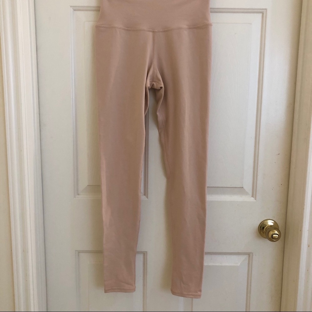 LIGHT DUSTY PINK ALO Yoga Airbrush Leggings - Picture 3 of 3